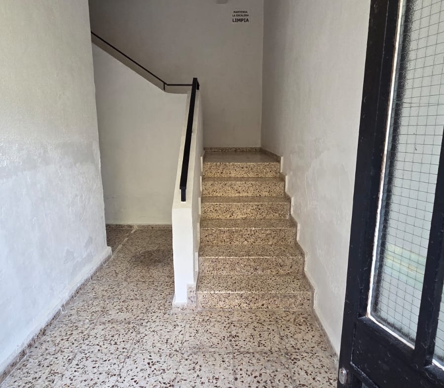 2 Bedroom / 1 Bathroom Apartment * 2nd Floor ( no lift ) New Kitchen * Balcony * Lo Pagan * 500 meters from the beach * Close to amenities €120,000