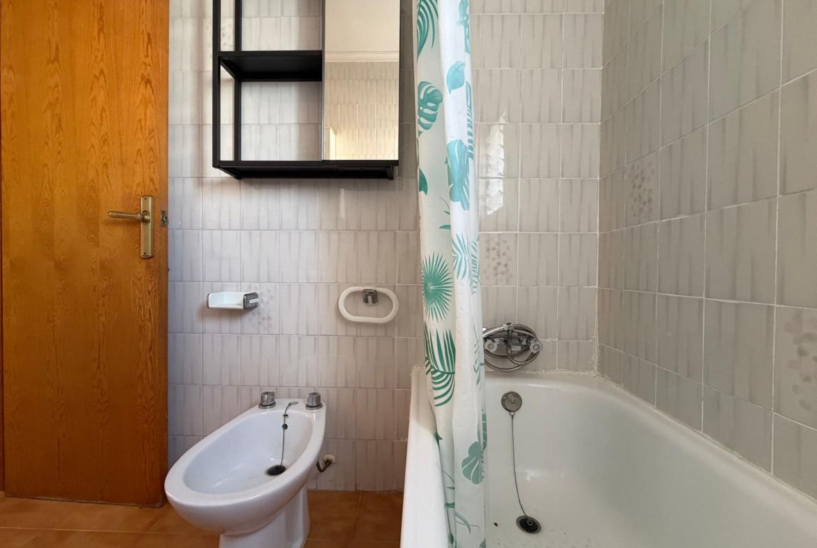 3 Bedroom / 2 Bathroom * Townhouse * Only 10 minutes walk to the beach and local marina * Close to many amenities in a very popular area €135,000 *