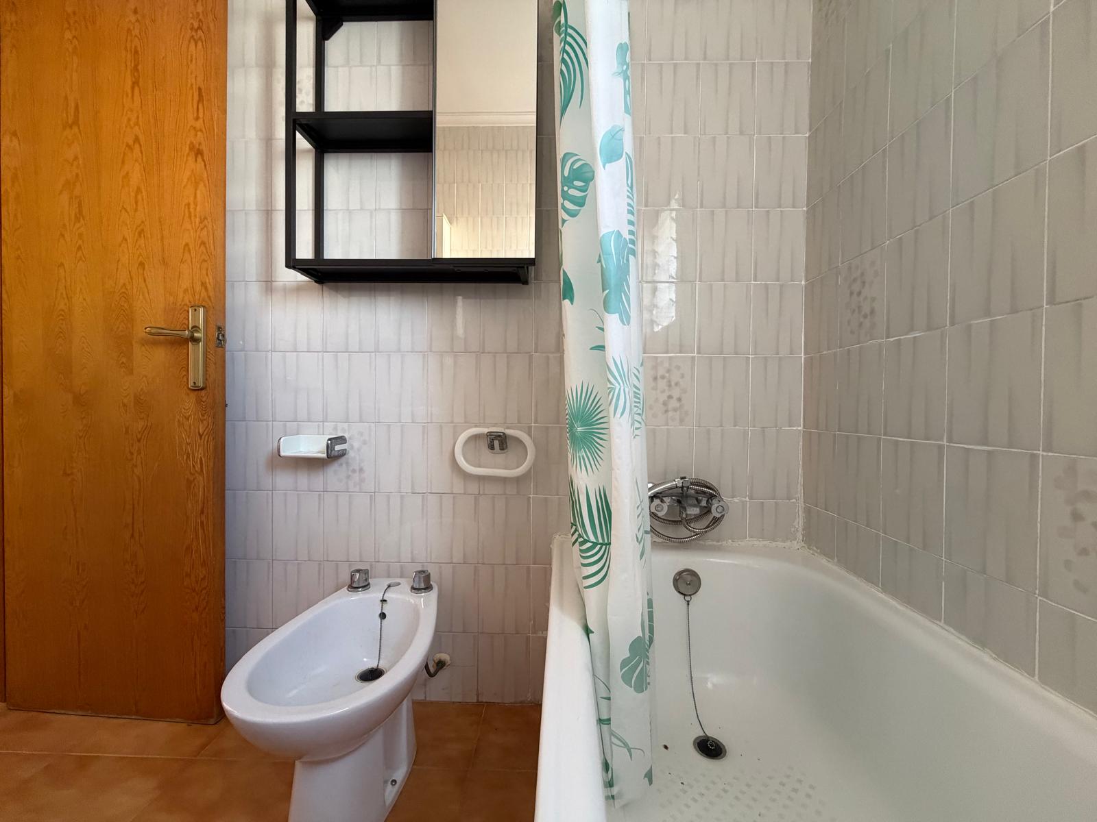 3 Bedroom / 2 Bathroom * Townhouse * Only 10 minutes walk to the beach and local marina * Close to many amenities in a very popular area €135,000 *