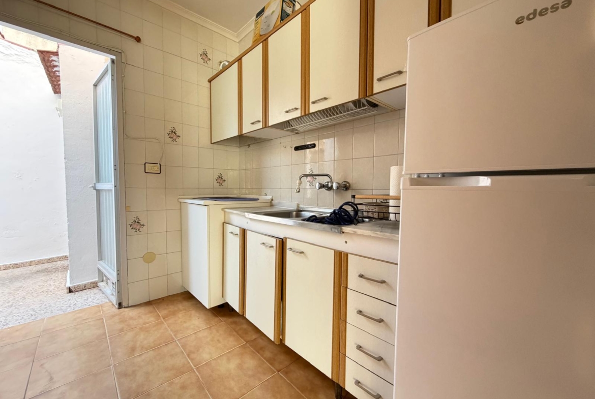 3 Bedroom / 2 Bathroom * Townhouse * Only 10 minutes walk to the beach and local marina * Close to many amenities in a very popular area €135,000 *