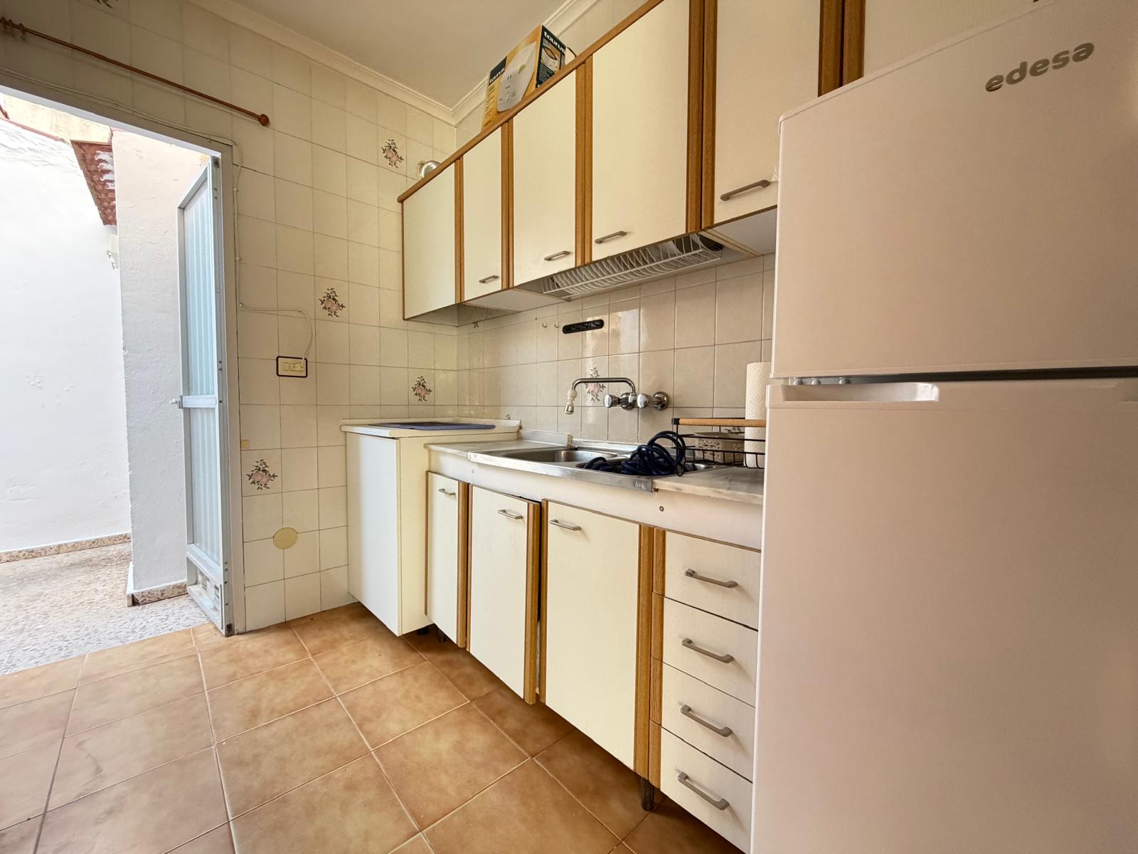 3 Bedroom / 2 Bathroom * Townhouse * Only 10 minutes walk to the beach and local marina * Close to many amenities in a very popular area €135,000 *