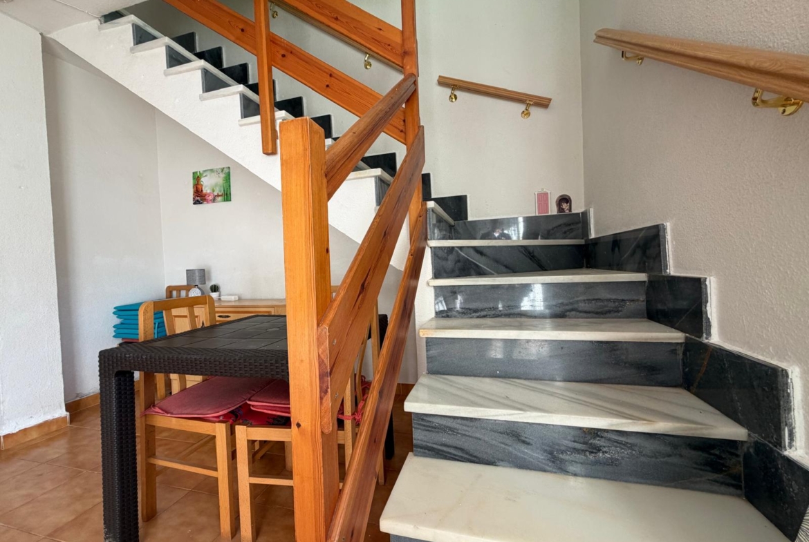 3 Bedroom / 2 Bathroom * Townhouse * Only 10 minutes walk to the beach and local marina * Close to many amenities in a very popular area €135,000 *