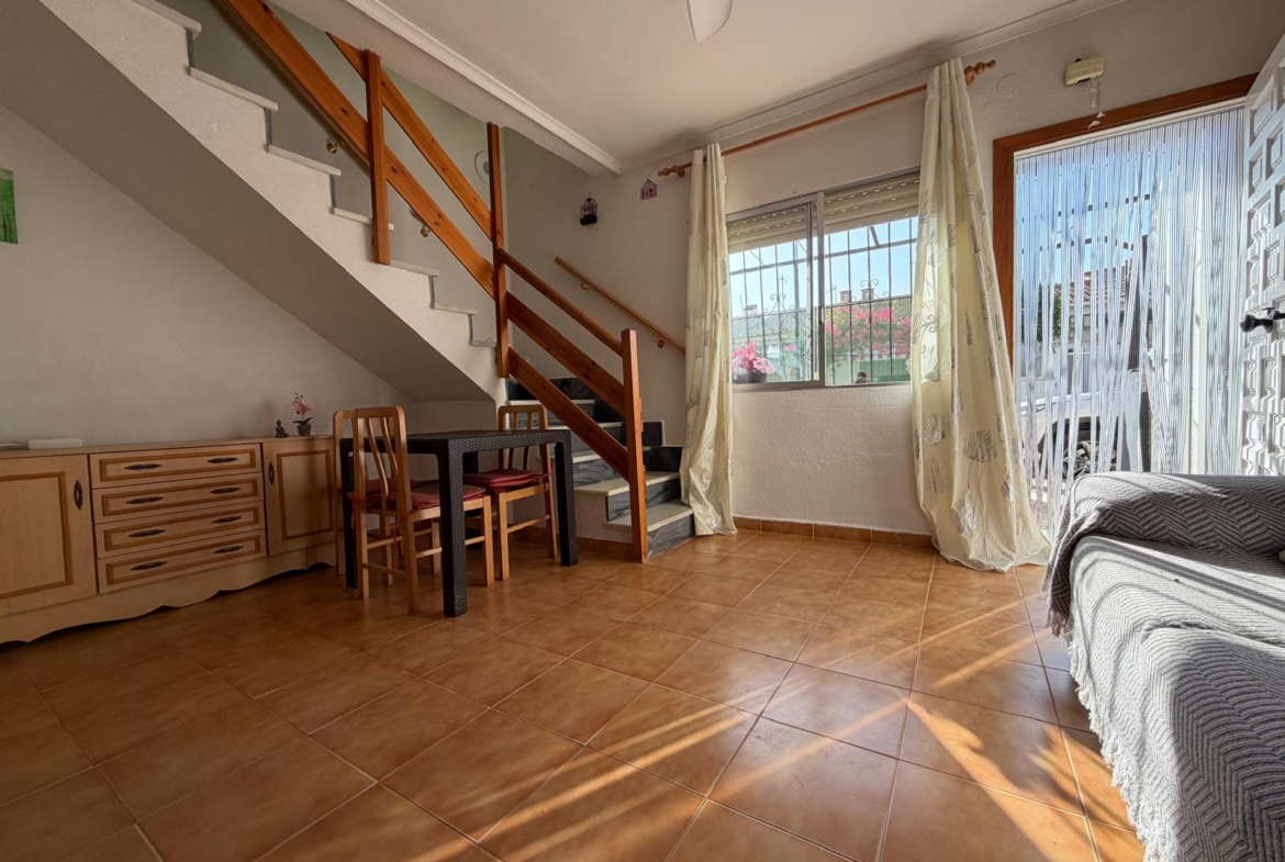 3 Bedroom / 2 Bathroom * Townhouse * Only 10 minutes walk to the beach and local marina * Close to many amenities in a very popular area €135,000 *