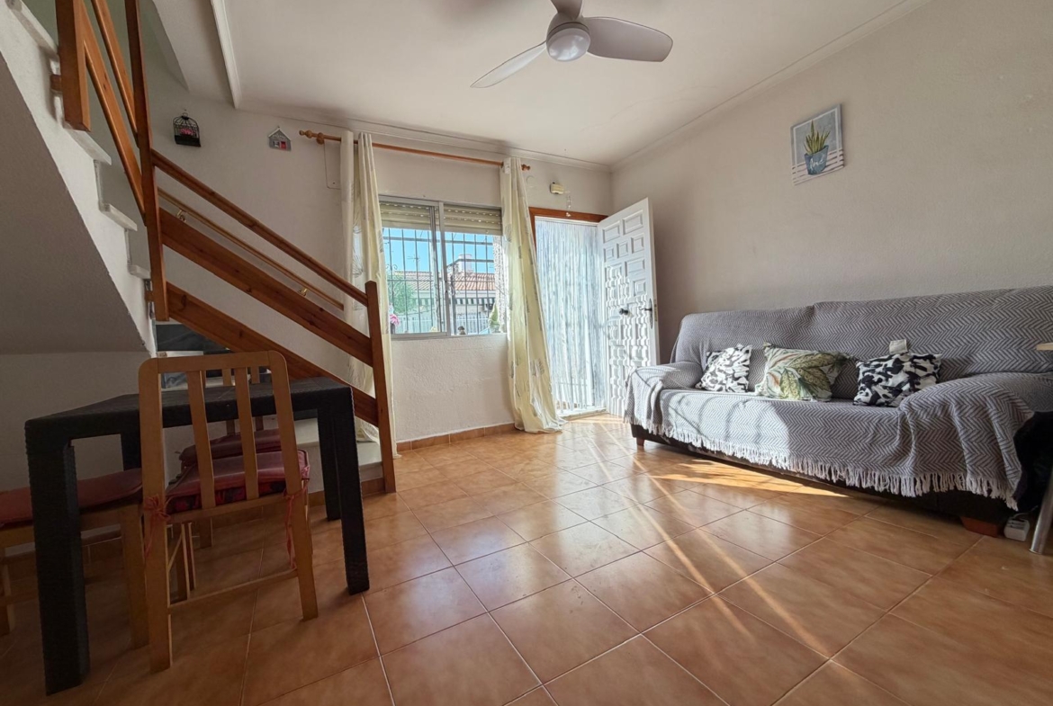 3 Bedroom / 2 Bathroom * Townhouse * Only 10 minutes walk to the beach and local marina * Close to many amenities in a very popular area €135,000 *