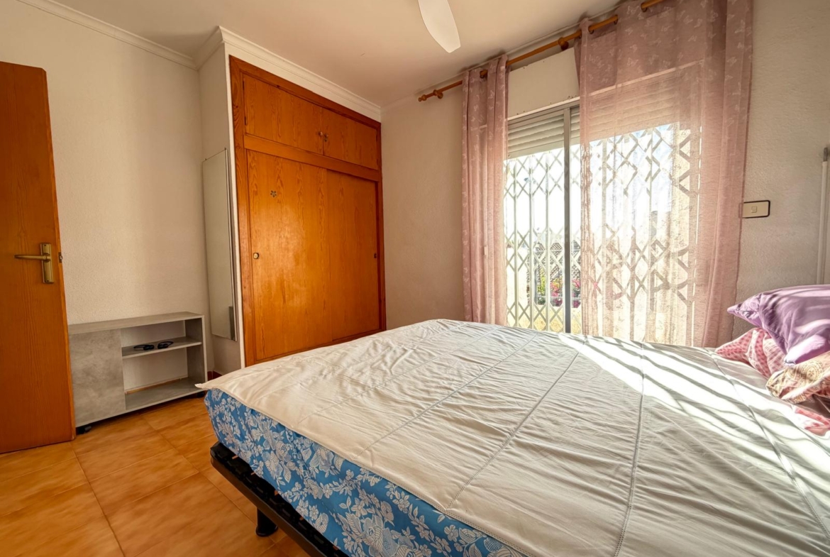 3 Bedroom / 2 Bathroom * Townhouse * Only 10 minutes walk to the beach and local marina * Close to many amenities in a very popular area €135,000 *