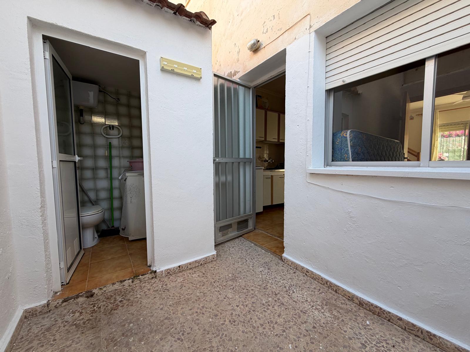 3 Bedroom / 2 Bathroom * Townhouse * Only 10 minutes walk to the beach and local marina * Close to many amenities in a very popular area €135,000 *
