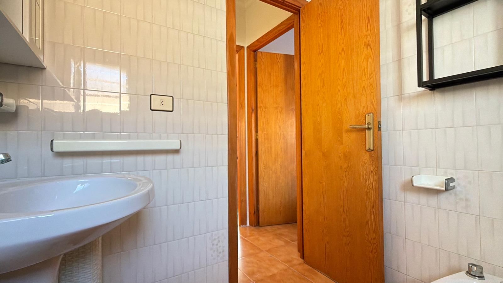 3 Bedroom / 2 Bathroom * Townhouse * Only 10 minutes walk to the beach and local marina * Close to many amenities in a very popular area €135,000 *
