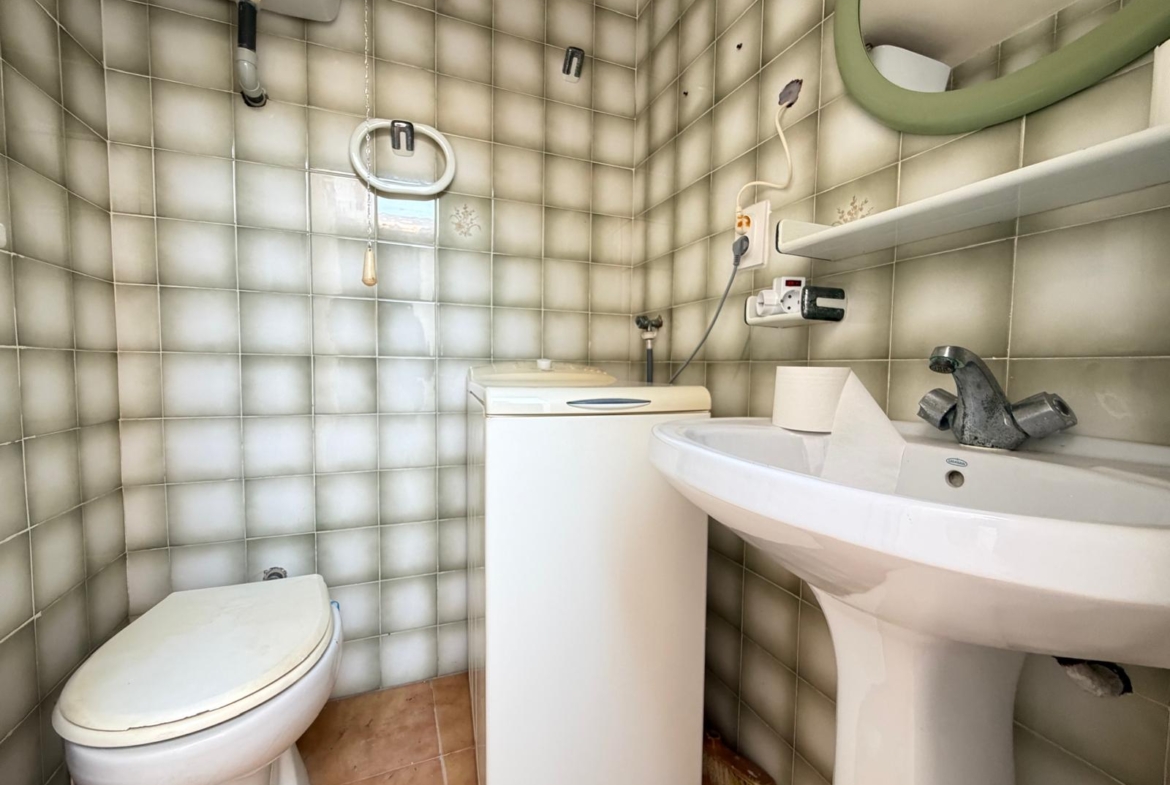 3 Bedroom / 2 Bathroom * Townhouse * Only 10 minutes walk to the beach and local marina * Close to many amenities in a very popular area €135,000 *