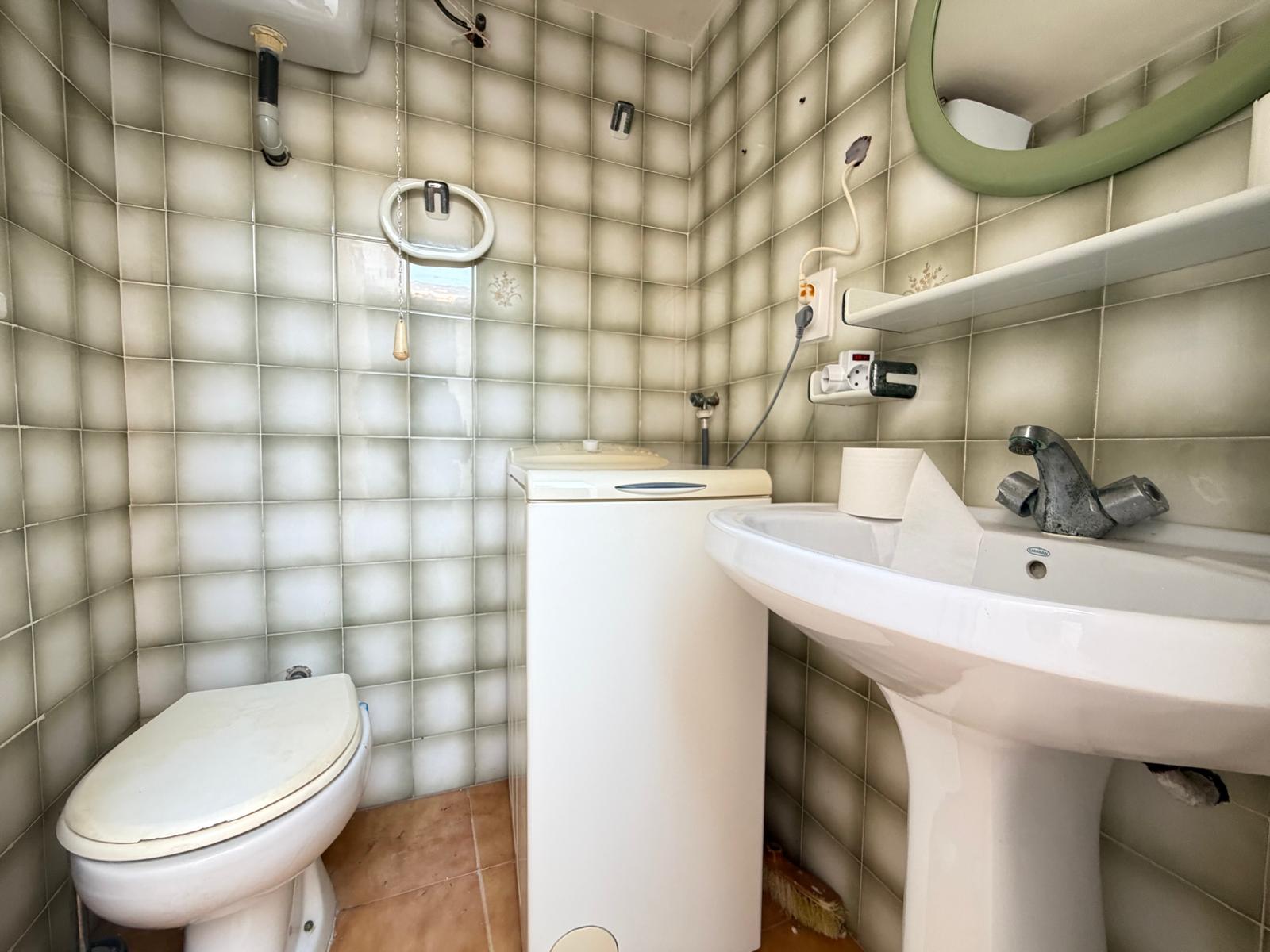 3 Bedroom / 2 Bathroom * Townhouse * Only 10 minutes walk to the beach and local marina * Close to many amenities in a very popular area €135,000 *