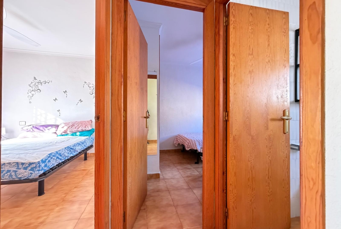3 Bedroom / 2 Bathroom * Townhouse * Only 10 minutes walk to the beach and local marina * Close to many amenities in a very popular area €135,000 *