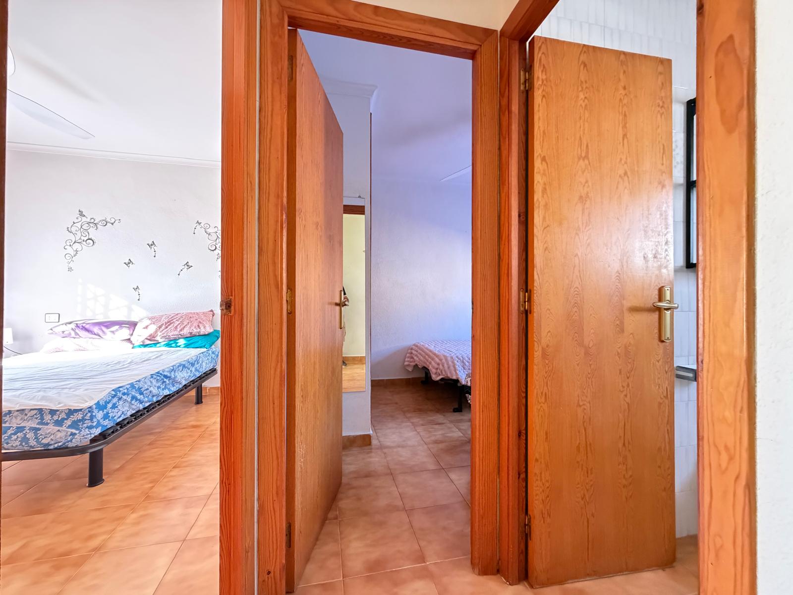 3 Bedroom / 2 Bathroom * Townhouse * Only 10 minutes walk to the beach and local marina * Close to many amenities in a very popular area €135,000 *