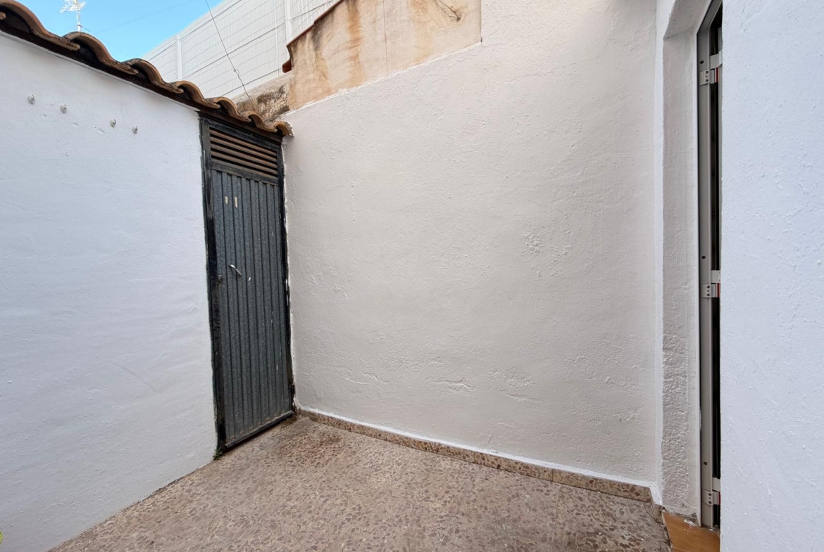 3 Bedroom / 2 Bathroom * Townhouse * Only 10 minutes walk to the beach and local marina * Close to many amenities in a very popular area €135,000 *