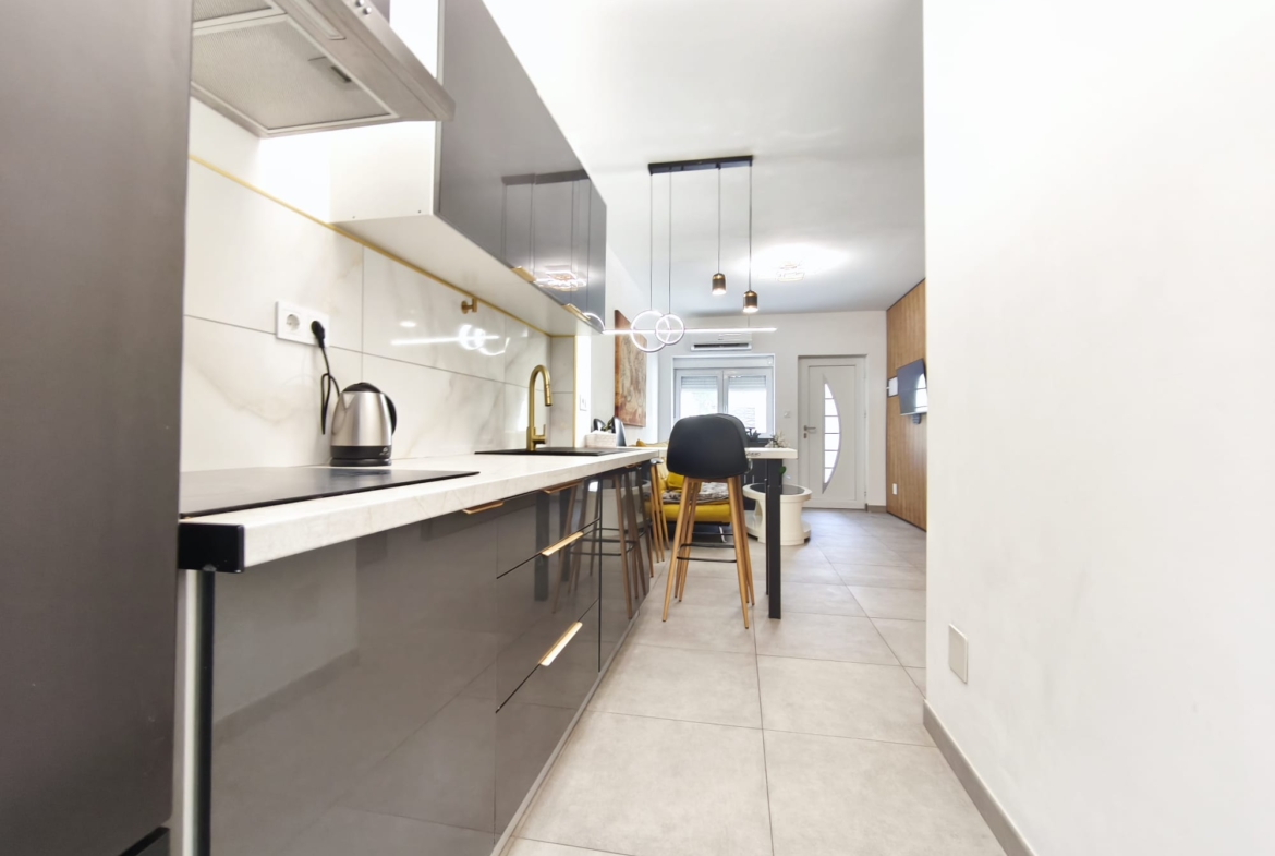 Recently Refurbished Ground Floor Apartment * 2 Bedrooms / 1 Bathroom * Immaculate Condition ready to move in €139,995 * San Pedro Del Pinatar 400 meters from the local beach *
