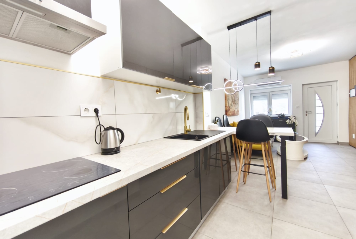 Recently Refurbished Ground Floor Apartment * 2 Bedrooms / 1 Bathroom * Immaculate Condition ready to move in €139,995 * San Pedro Del Pinatar 400 meters from the local beach *