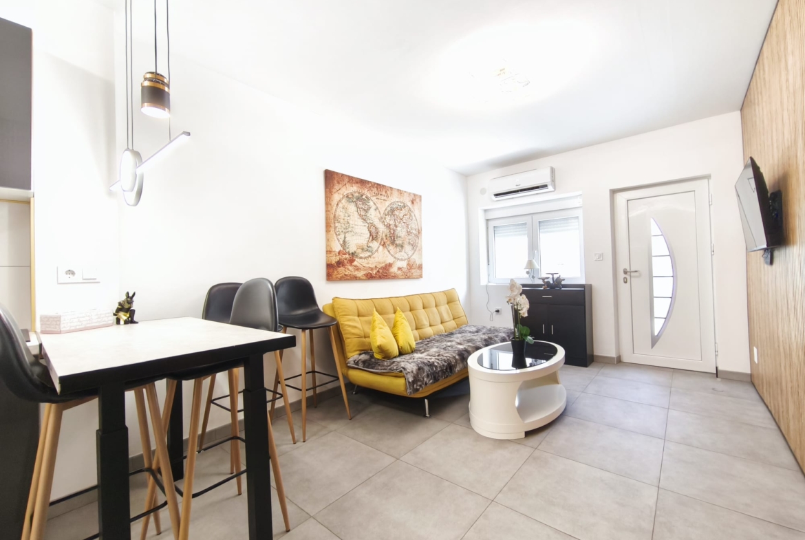 Recently Refurbished Ground Floor Apartment * 2 Bedrooms / 1 Bathroom * Immaculate Condition ready to move in €139,995 * San Pedro Del Pinatar 400 meters from the local beach *
