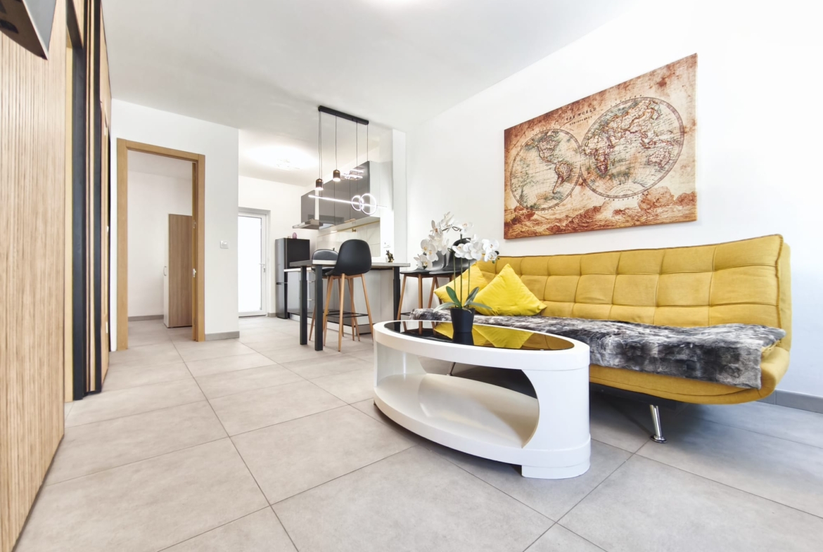 Recently Refurbished Ground Floor Apartment * 2 Bedrooms / 1 Bathroom * Immaculate Condition ready to move in €139,995 * San Pedro Del Pinatar 400 meters from the local beach *