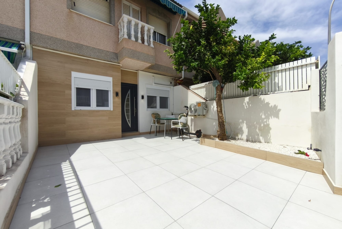 Recently Refurbished Ground Floor Apartment * 2 Bedrooms / 1 Bathroom * Immaculate Condition ready to move in €139,995 * San Pedro Del Pinatar 400 meters from the local beach *