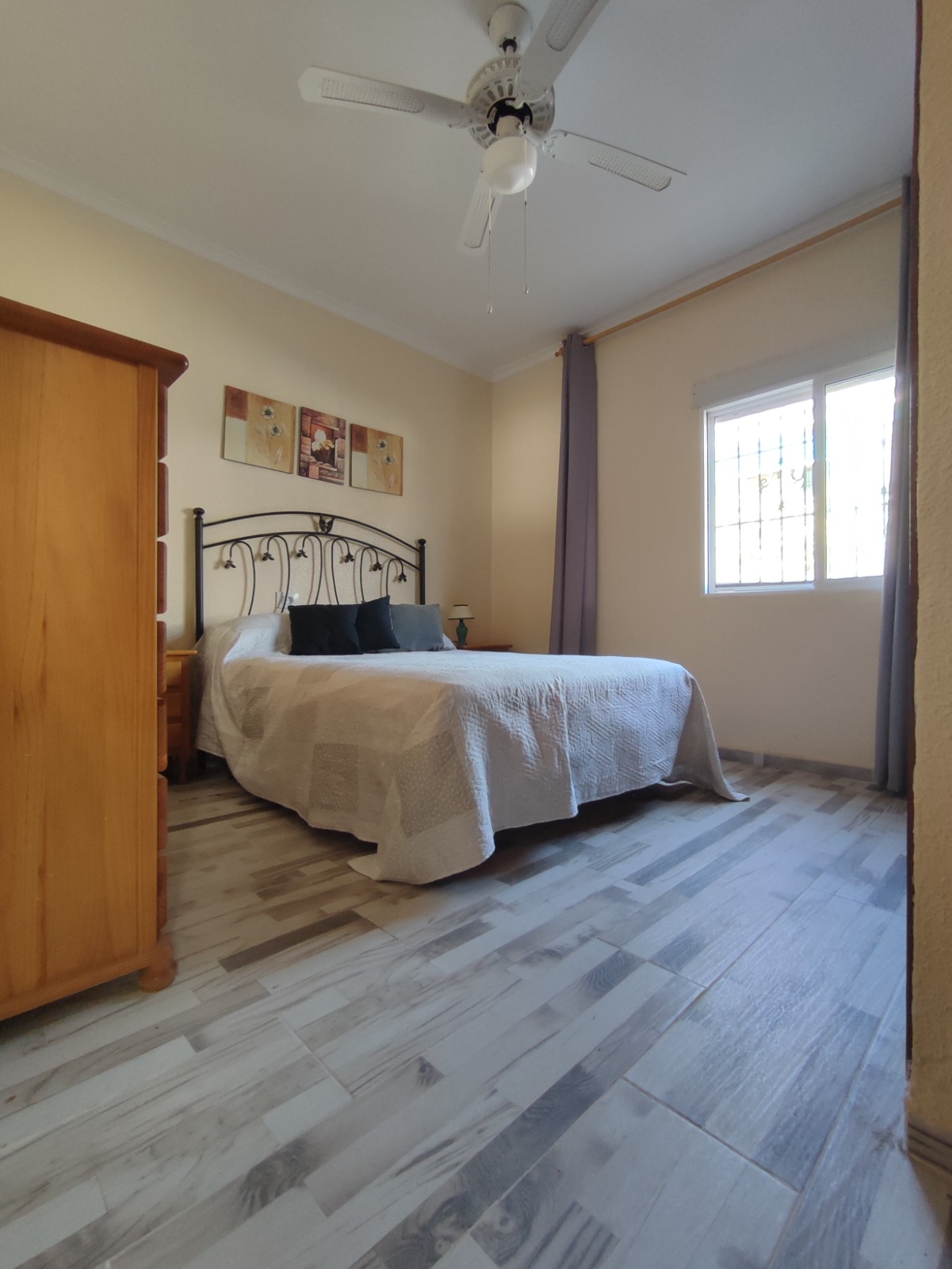 5 Bedroom / 2 Bathroom Semi Detached Ground Floor house for sale * Lo Pagan * €160,000 * Only 600 Meters to the Beach *