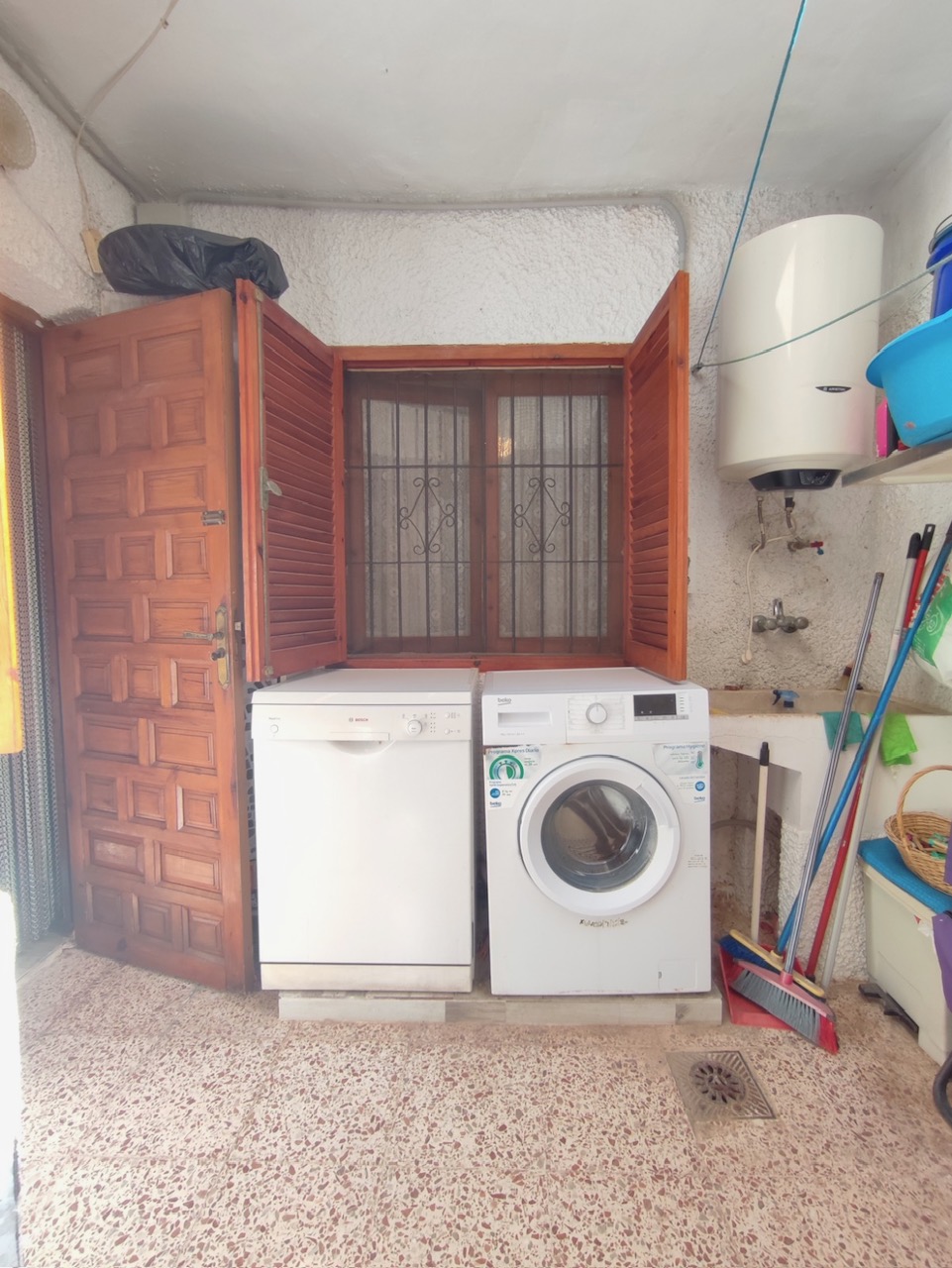 5 Bedroom / 2 Bathroom Semi Detached Ground Floor house for sale * Lo Pagan * €160,000 * Only 600 Meters to the Beach *