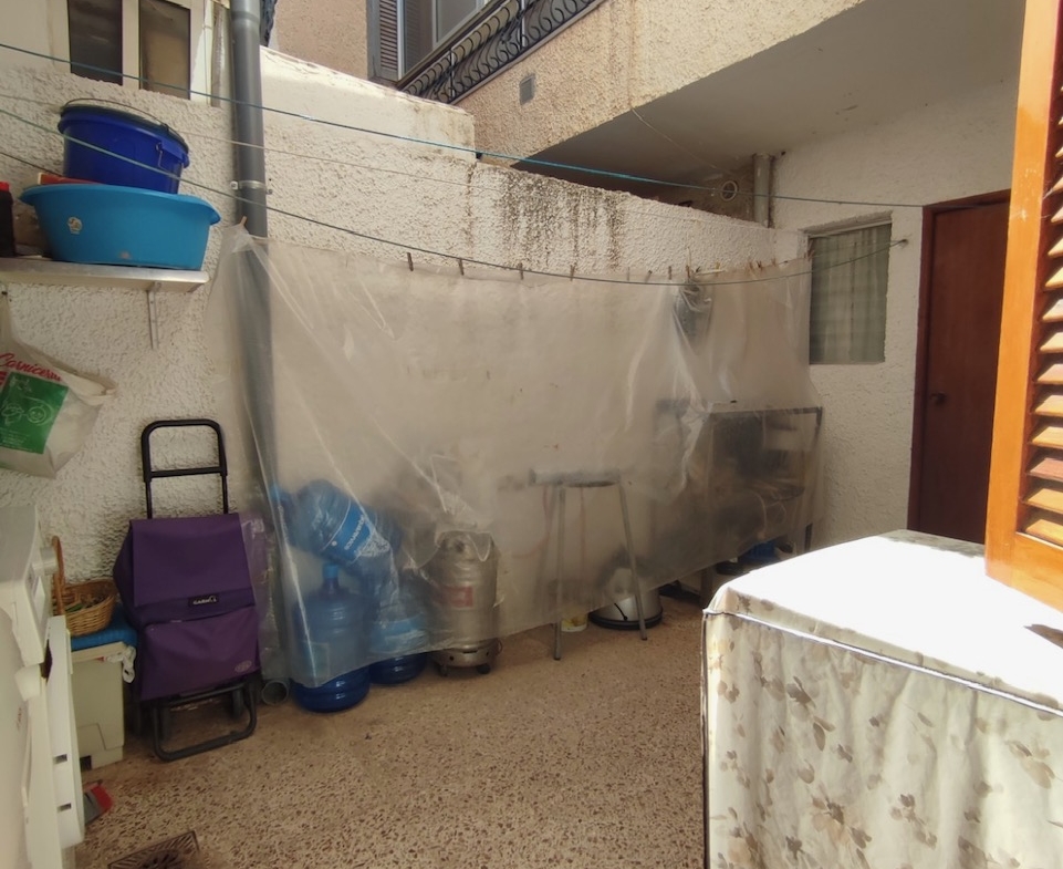 5 Bedroom / 2 Bathroom Semi Detached Ground Floor house for sale * Lo Pagan * €160,000 * Only 600 Meters to the Beach *