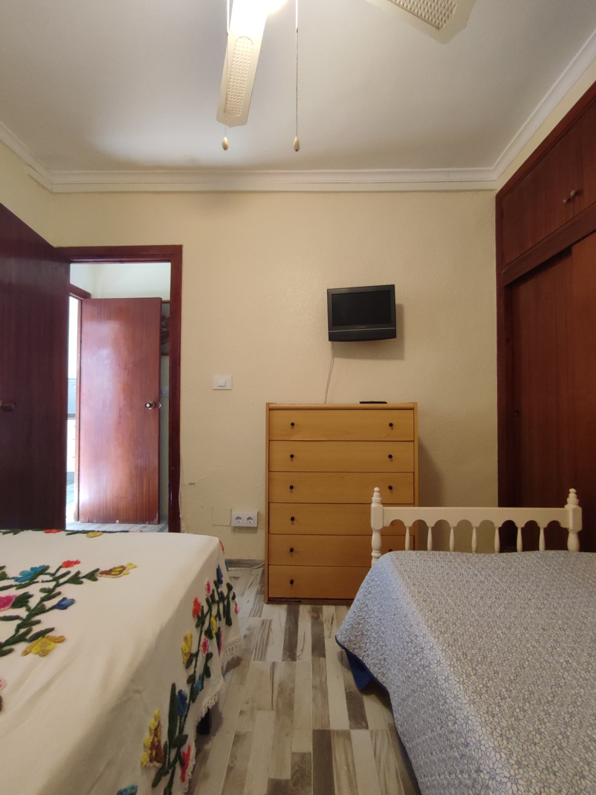 5 Bedroom / 2 Bathroom Semi Detached Ground Floor house for sale * Lo Pagan * €160,000 * Only 600 Meters to the Beach *