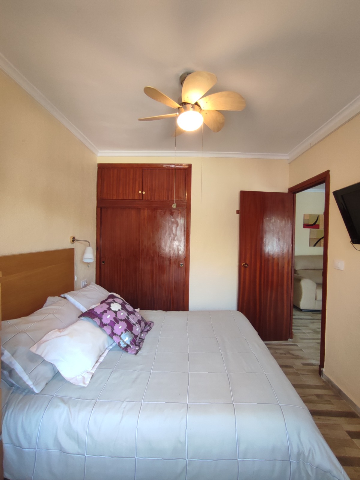 5 Bedroom / 2 Bathroom Semi Detached Ground Floor house for sale * Lo Pagan * €160,000 * Only 600 Meters to the Beach *