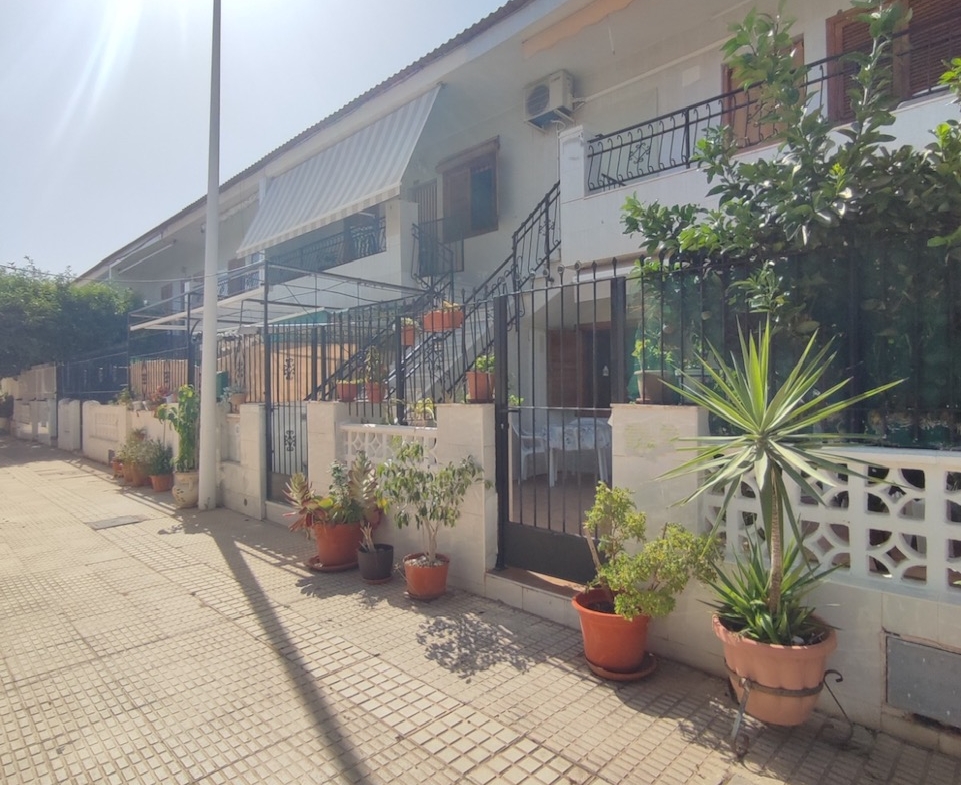 5 Bedroom / 2 Bathroom Semi Detached Ground Floor house for sale * Lo Pagan * €160,000 * Only 600 Meters to the Beach *
