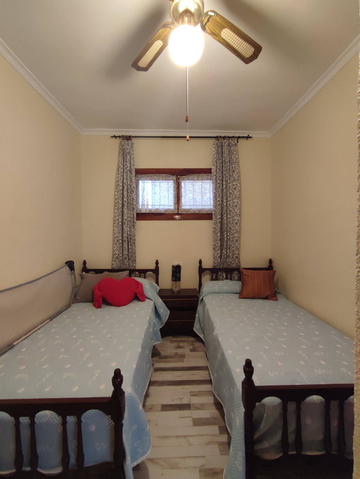 5 Bedroom / 2 Bathroom Semi Detached Ground Floor house for sale * Lo Pagan * €160,000 * Only 600 Meters to the Beach *