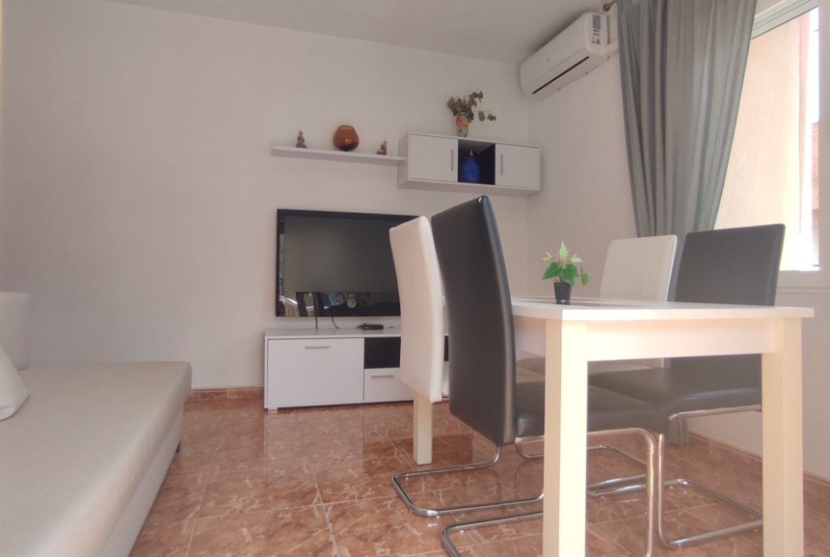 3 Bedroom Apartment / 1 Bathroom * Only 300 Meters from the Beach * Lo Pagan * Excellent Location *