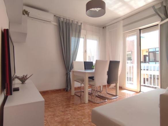 3 Bedroom Apartment / 1 Bathroom * Only 300 Meters from the Beach * Lo Pagan * Excellent Location *