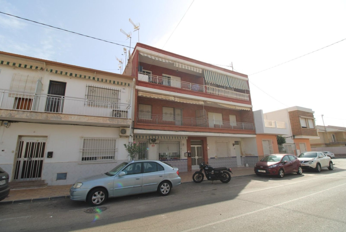 Spacious 3 Bedroom Apartment for sale * Lo Pagan * Excellent Location *5  Minutes from the beautiful local beach * Only €129,995 *