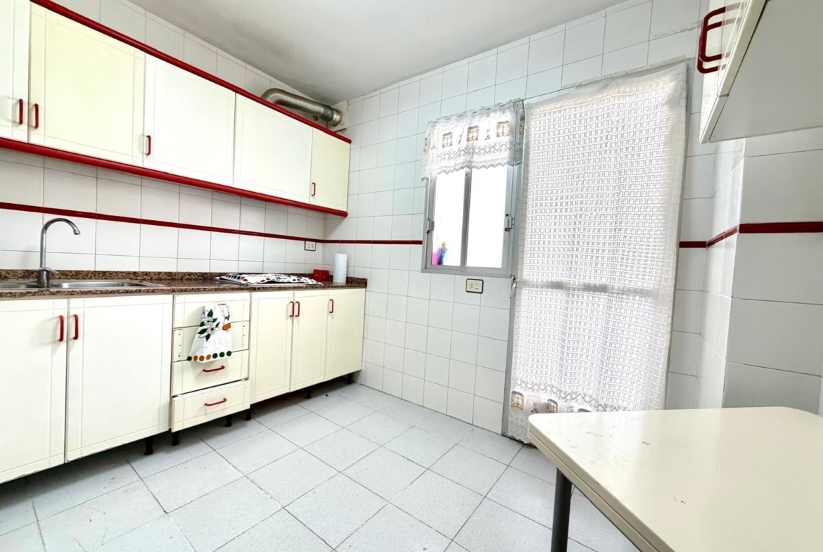 4 Bedroom Triplex House for Sale * Lo Pagan * 2nd line from the Beach / 20 meters away * Very Popular Location €165,000 *