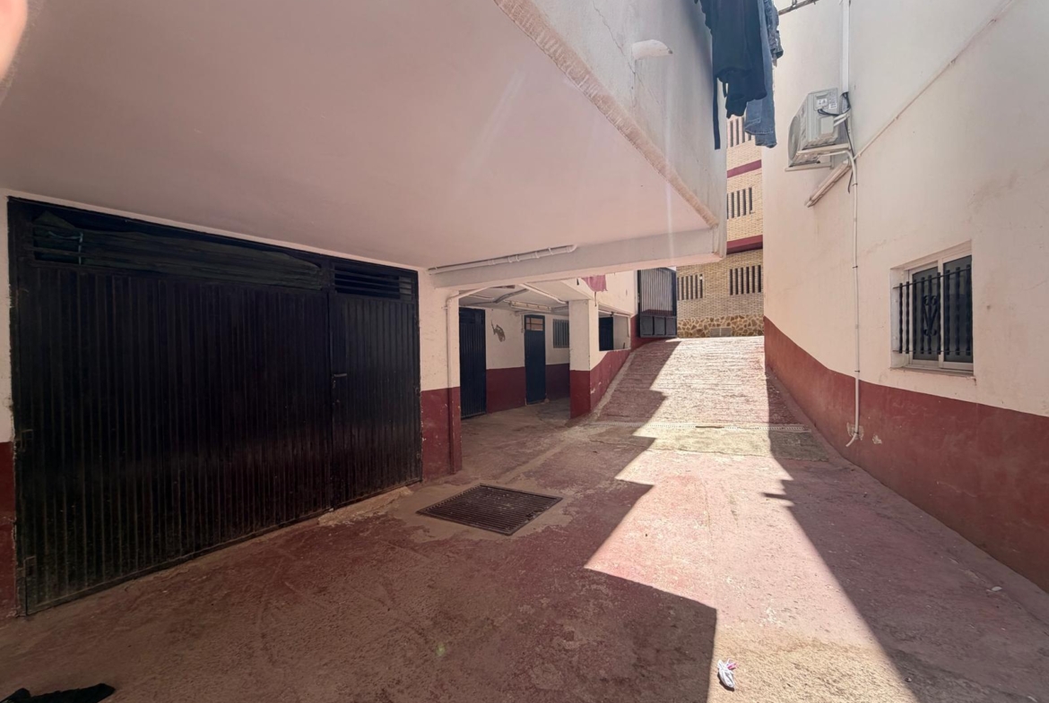 4 Bedroom Triplex House for Sale * Lo Pagan * 2nd line from the Beach / 20 meters away * Very Popular Location €165,000 *