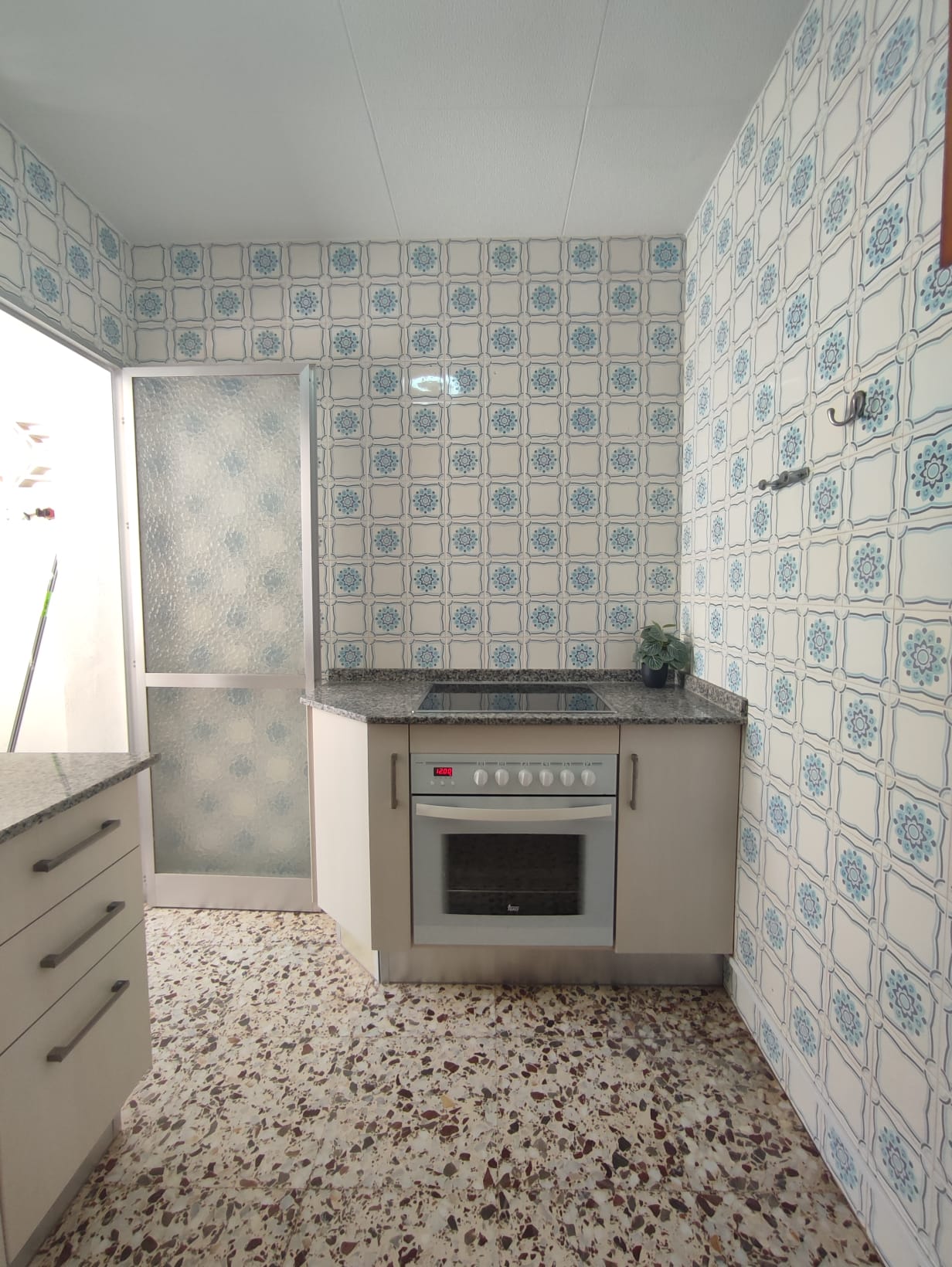 3 Bedroom / 2 Bathroom * Apartment only 150 meters from the beach * With Side views to the Beach * €131,995 *