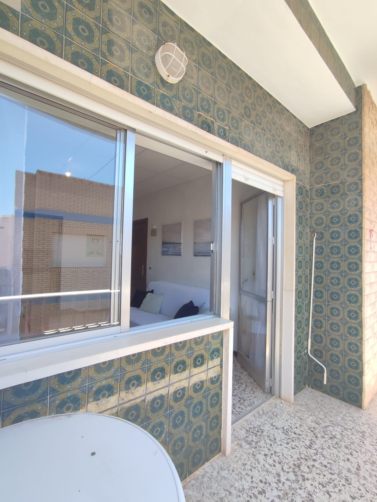 3 Bedroom / 2 Bathroom * Apartment only 150 meters from the beach * With Side views to the Beach * €131,995 *