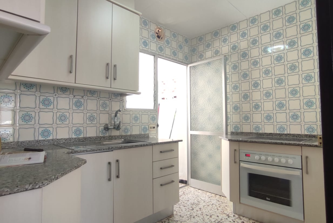 3 Bedroom / 2 Bathroom * Apartment only 150 meters from the beach * With Side views to the Beach * €131,995 *