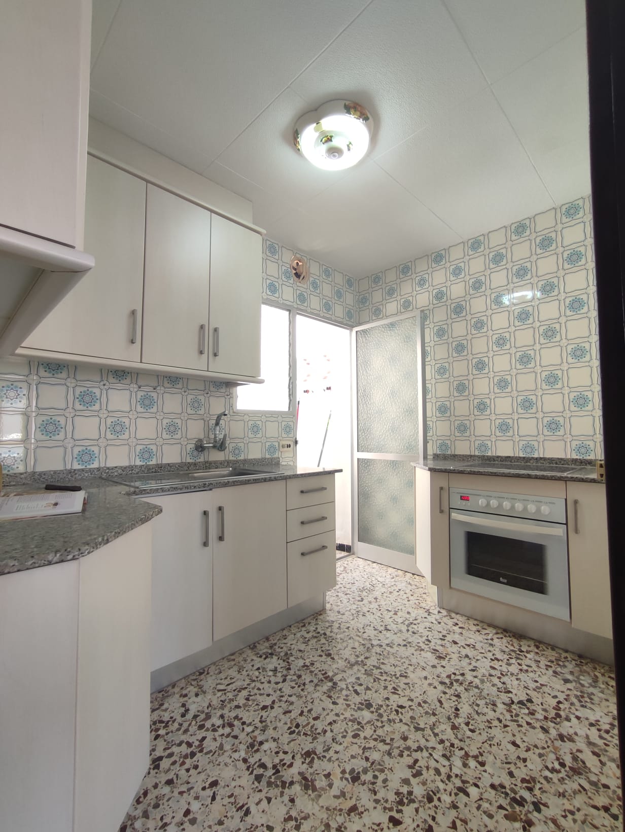 3 Bedroom / 2 Bathroom * Apartment only 150 meters from the beach * With Side views to the Beach * €131,995 *