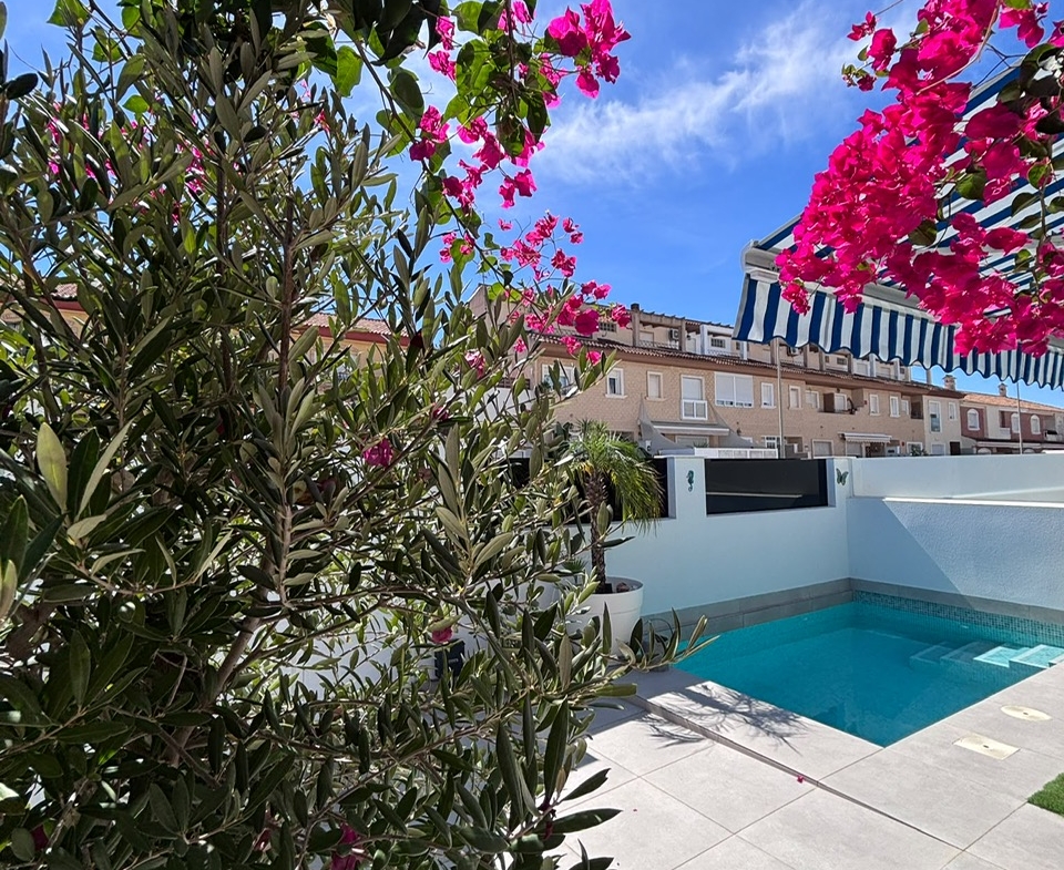 Modern Detached Villa * With Private Pool * Located in Excellent location * San Pedro del Pinatar * Built 2024 * Only €380,000 * 3 Bedrooms / 2 Bathrooms *