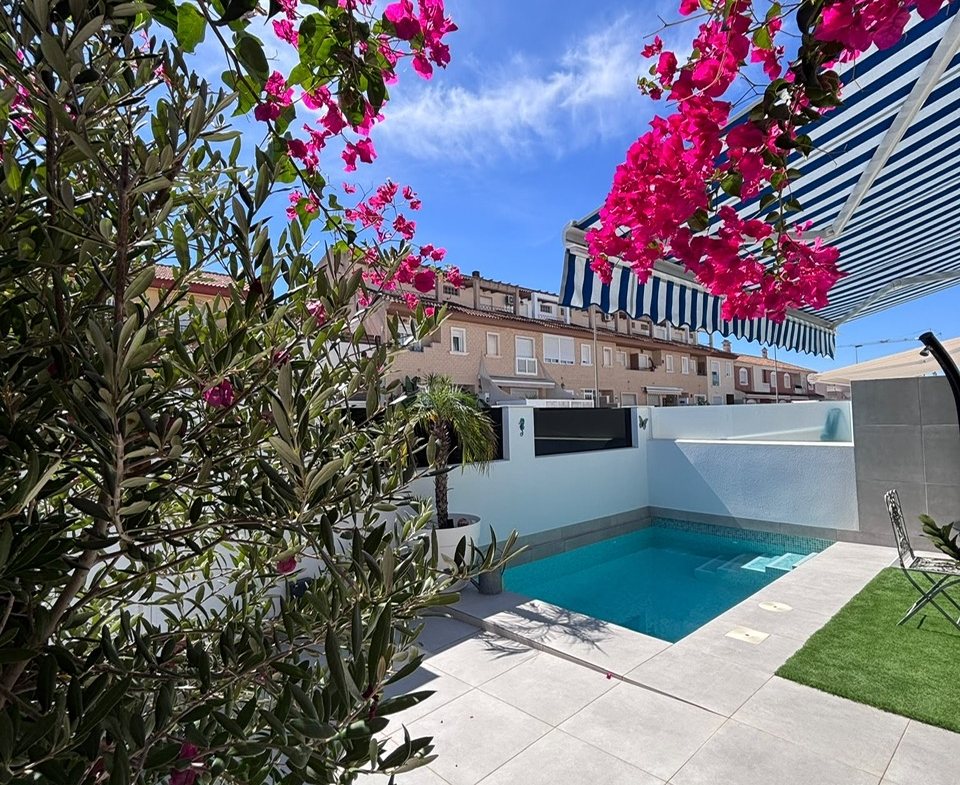Modern Detached Villa * With Private Pool * Located in Excellent location * San Pedro del Pinatar * Built 2024 * Only €380,000 * 3 Bedrooms / 2 Bathrooms *
