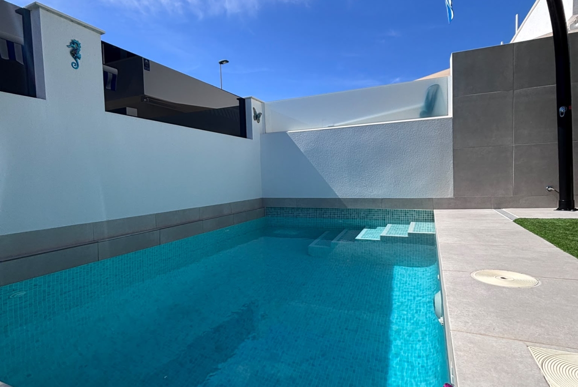 Modern Detached Villa * With Private Pool * Located in Excellent location * San Pedro del Pinatar * Built 2024 * Only €380,000 * 3 Bedrooms / 2 Bathrooms *