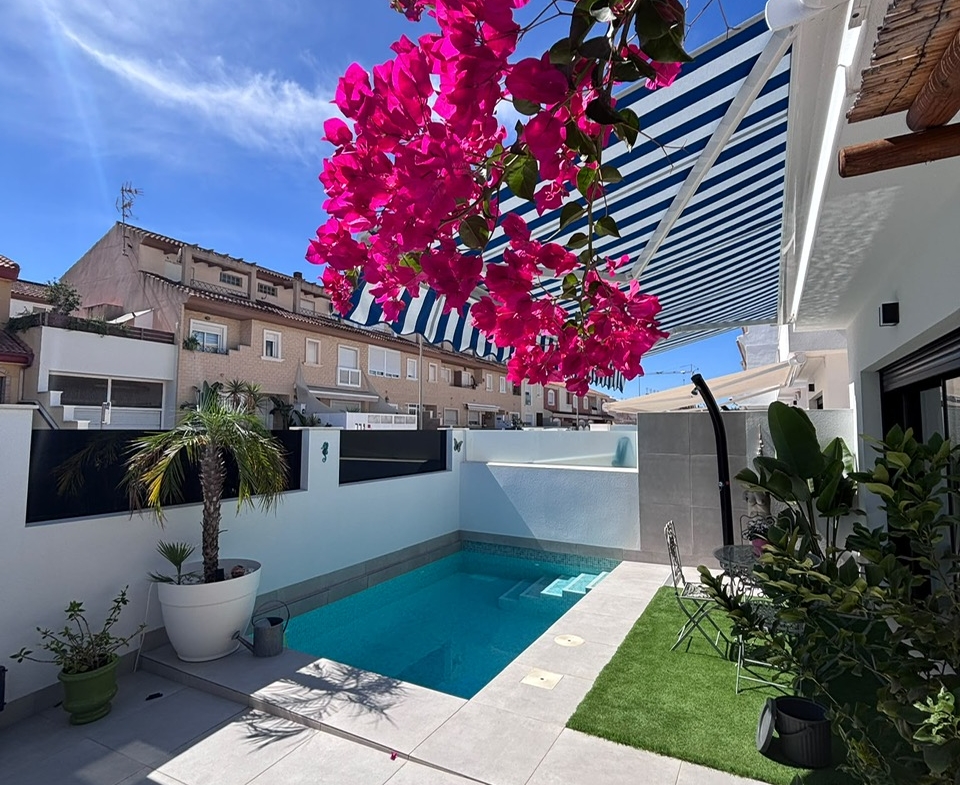 Modern Detached Villa * With Private Pool * Located in Excellent location * San Pedro del Pinatar * Built 2024 * Only €380,000 * 3 Bedrooms / 2 Bathrooms *