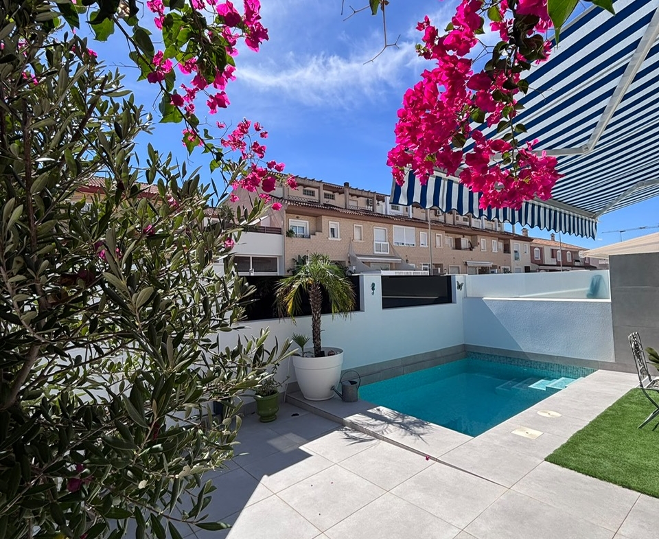 Modern Detached Villa * With Private Pool * Located in Excellent location * San Pedro del Pinatar * Built 2024 * Only €380,000 * 3 Bedrooms / 2 Bathrooms *
