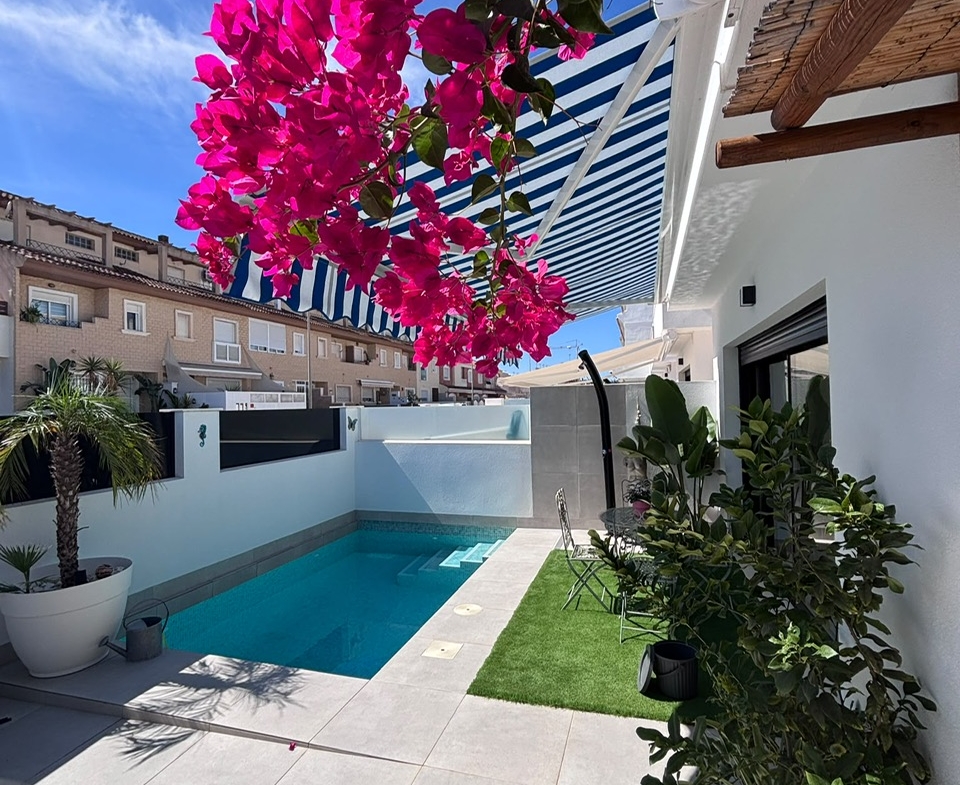 Modern Detached Villa * With Private Pool * Located in Excellent location * San Pedro del Pinatar * Built 2024 * Only €380,000 * 3 Bedrooms / 2 Bathrooms *