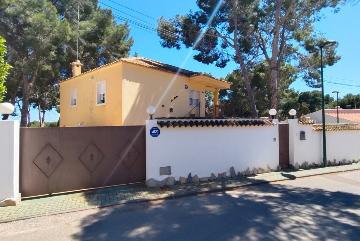 Charming Country House/ Villa * For Sale Pinar de Campoverde * 3 Bedrooms / 2 Bathrooms * 1065m2 Plot €345,000 *